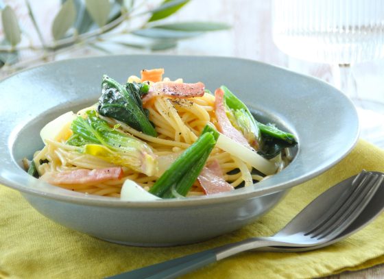 Japanese-style bacon and spinach pasta seasoned with Somi Tsuyu