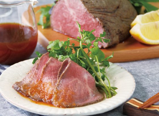 Sliced roast beef with Momiji Oroshi Ponzu and black pepper