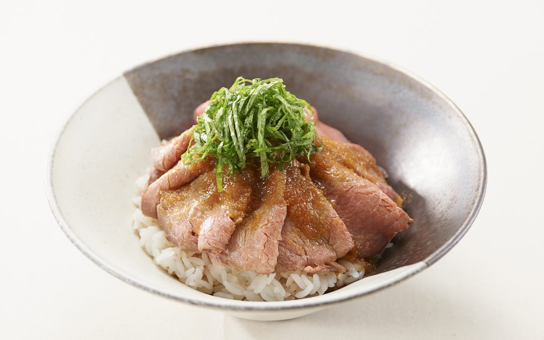 Roast beef rice bowl topped with Momiji Oroshi Ponzu sauce